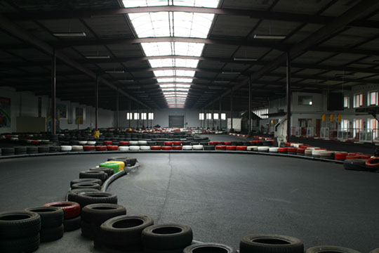 Indoor Kartbahn Kurvenbereich